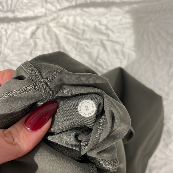Lululemon | Wunder Train short 8" | grey sage (size 2) - Picture 5 of 7